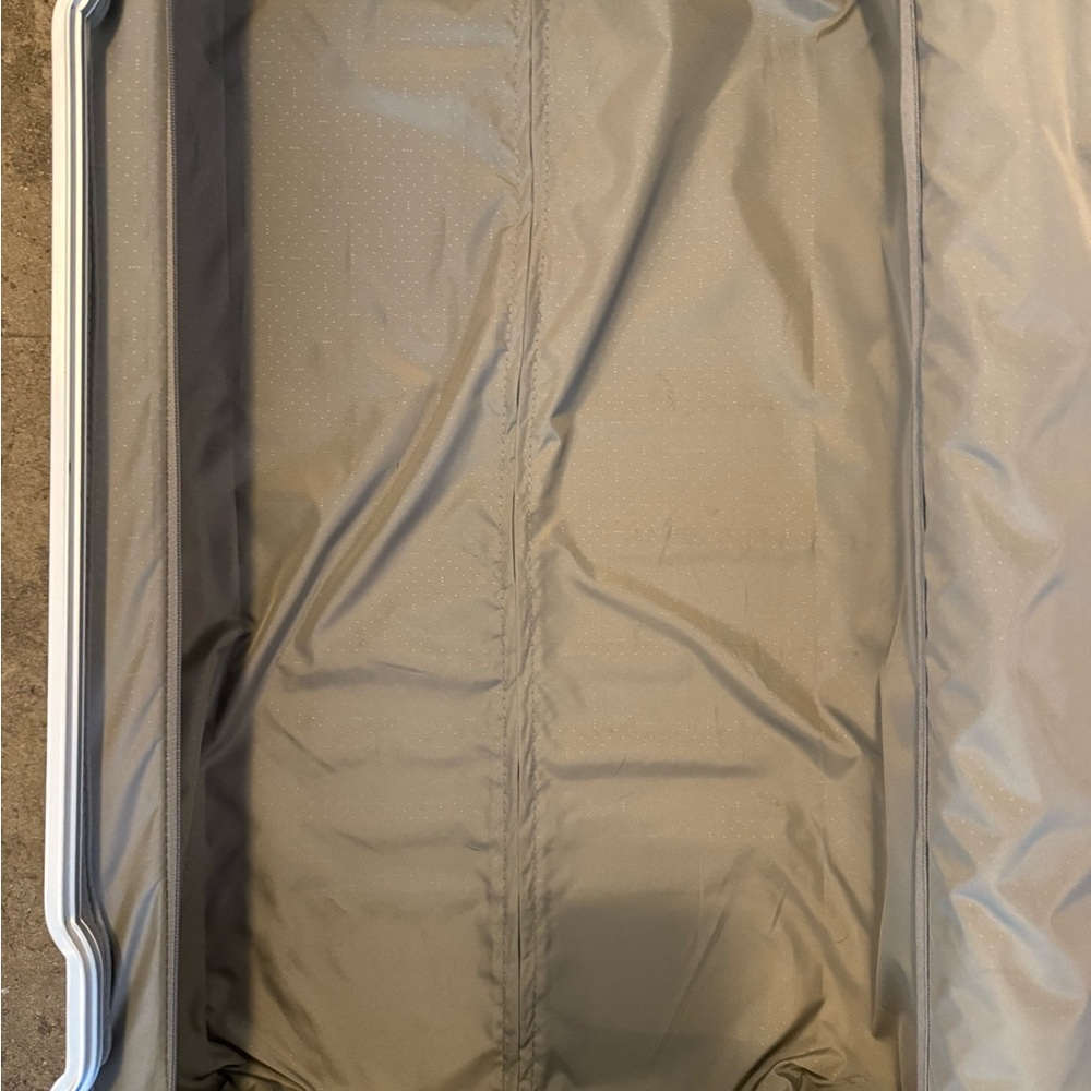 Monos Trunk Silver Hard Shell Suitcase - Picture 6 of 15